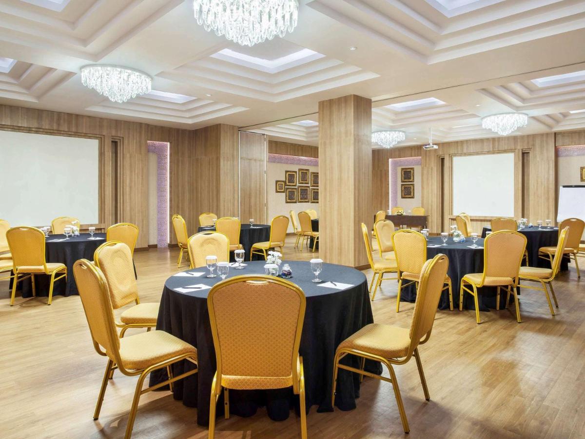 Hotel Ibis Yogyakarta Adi Sucipto Pakualaman Zewnętrze zdjęcie