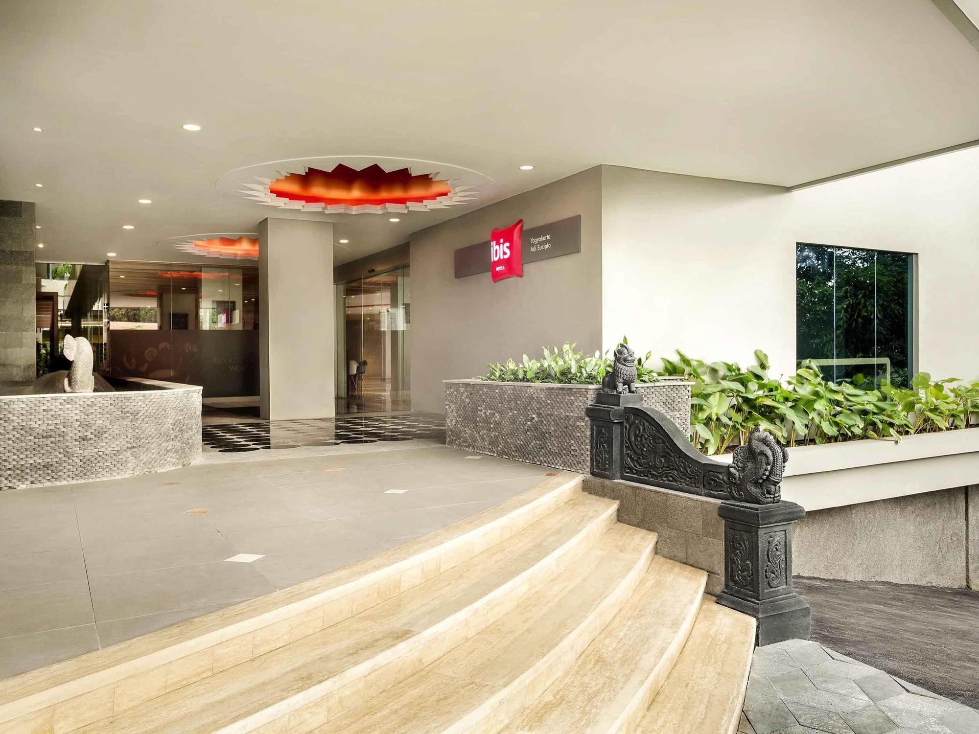 Hotel Ibis Yogyakarta Adi Sucipto Pakualaman Zewnętrze zdjęcie